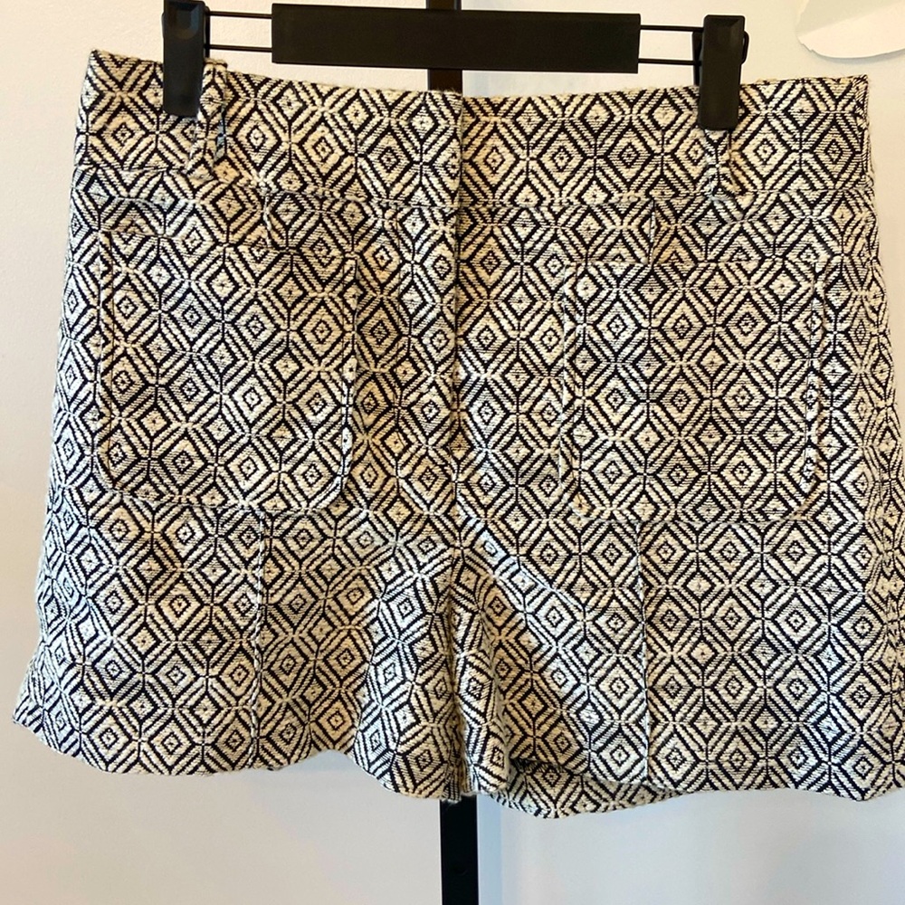 LOFT Shorts Diamond Zipper & Latch Close, 4 in Inseam Size 8